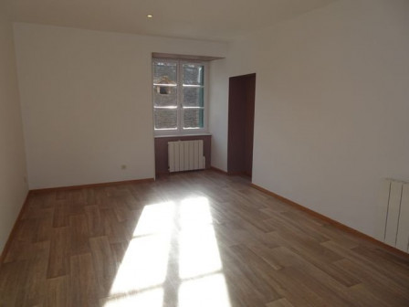 Location appartement type 2 (T2) 39m2 Cremieu-38Z03100PL000753-692-01