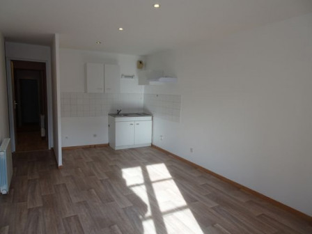 Location appartement type 2 (T2) 39m2 Cremieu-38Z03100PL000753-692-05