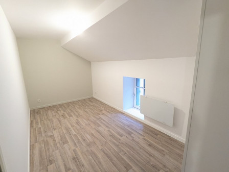 Location appartement type 4 (T4) 72m2 Cremieu-38Z03100PL000764-692-03