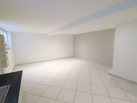 Location appartement type 4 (T4) 72m2 Cremieu-38Z03100PL000764-692-08