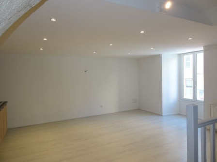 Location appartement type 2 (T2) 50m2 Cremieu-38Z03100PL001122-692-03