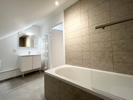 Location appartement type 4 (T4) 81m2 Cremieu-38Z03100PL001491-692-09